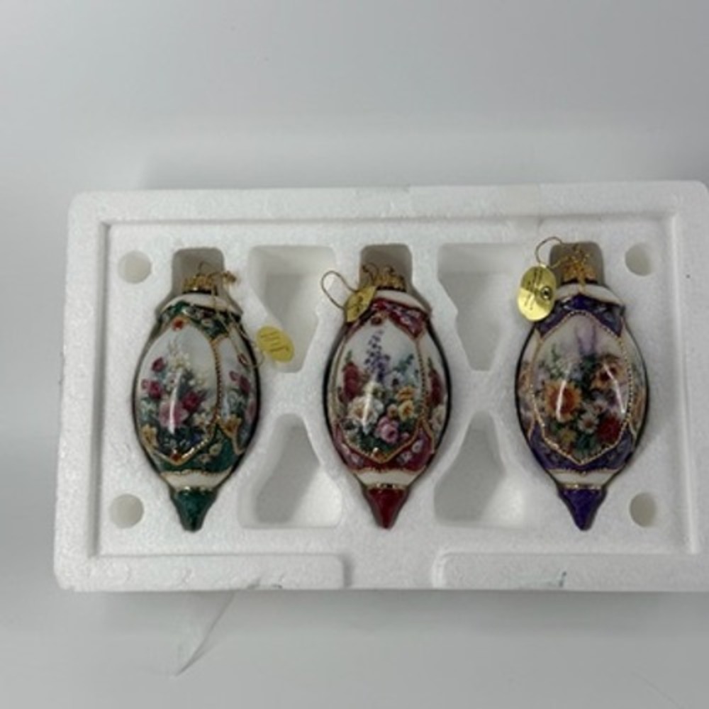 Bradford Editions Heirloom Porcelain Lena Liu Floral Cameos‎ Ornament Collection
